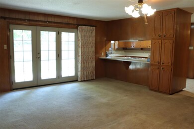 Kitchen with a textured ceiling, kitchen peninsula
