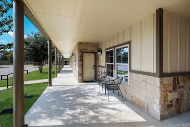 1554 Gruene Rd unit A3, New Braunfels, TX 78130 - photo 2