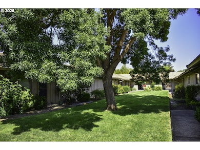 300 Shafer Ln unit B4, Jacksonville, OR 97530 - photo 3