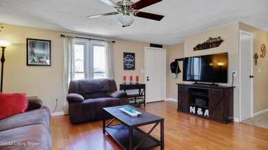 8913 Admiral Dr, Louisville, KY 40229 - photo 4