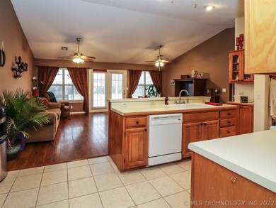 9376 S 258th East Place, Broken Arrow, OK 74014 - photo 4