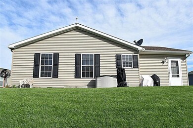 8 Cormorant Dr, Bechtelsville, PA 19505 - photo 4