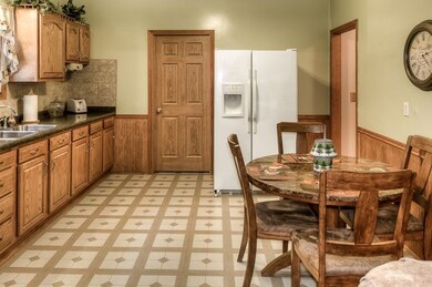 Eat-in Kitchen