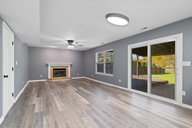 12846 Sovereign Ln, Fishers, IN 46038 - photo 4