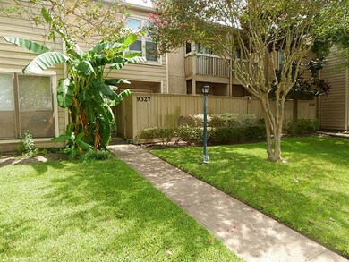 9327 Pagewood Ln, Houston, TX 77063 - photo 2