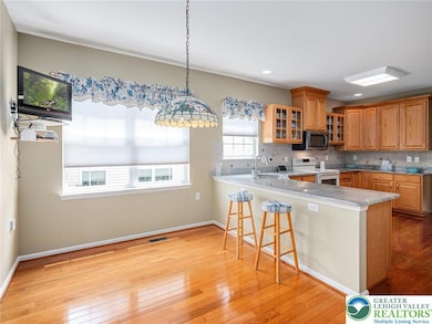 Eat-In-Kitchen