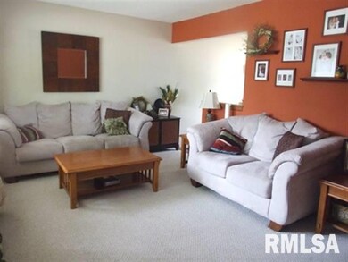 2210 Aspen Dr, Davenport, IA 52806 - photo 2