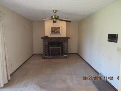 408 Cedar crest 002