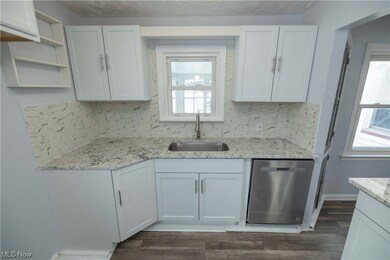 5146 Arch St, Maple Heights, OH 44137 - photo 4