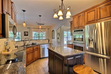 Spacious Kitchen w/ island, stainless steel applia