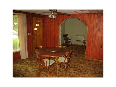 8 E Washington St, Center Point, IA 52213 - photo 4