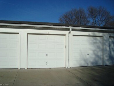 26175 Raintree Blvd unit D10, Olmsted Falls, OH 44138 - photo 4