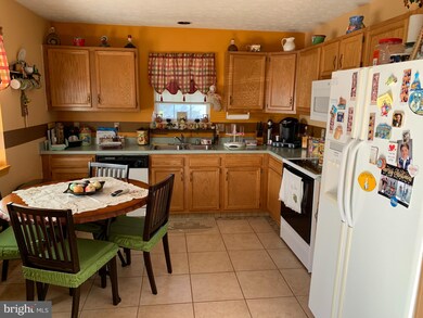 212 Cool Spring Ln, Stewartstown, PA 17363 - photo 3