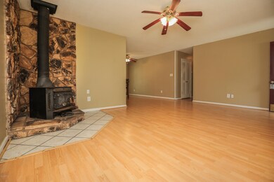 309 Tower Dr, Jacksonville, NC 28546 - photo 5