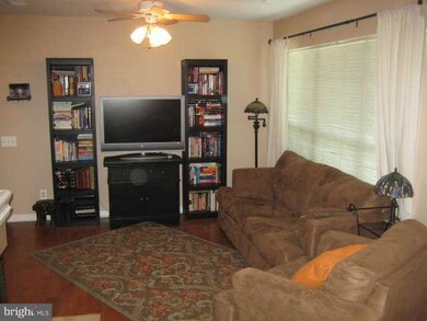 9251 Cardinal Forest Ln unit 201, Lorton, VA 22079 - photo 5
