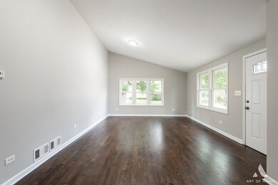 425 Blackhawk Ave, Carpentersville, IL 60110 - photo 7