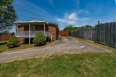 110 Riverview Ave, Watauga, TN 37694 - photo 6