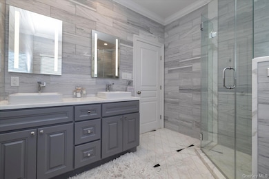 54 Ocean Watch Ct unit 54, Freeport, NY 11520 - photo 5