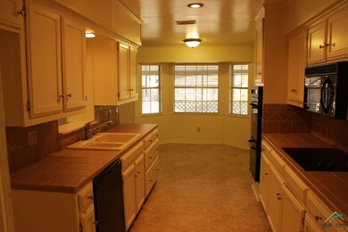 1802 Yosemite Dr, Tyler, TX 75703 - photo 2