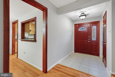 3035 Mission Square Dr, Fairfax, VA 22031 - photo 4