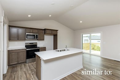 4295 Grover Woods Ln, Des Moines, IA 50317 - photo 5