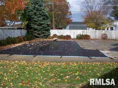 300 Rhoads Ave, Lincoln, IL 62656 - photo 4