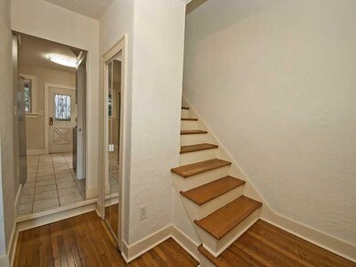 Entry/Foyer.