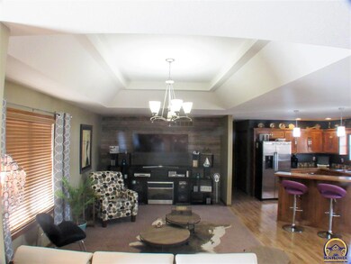 3328 SW 47th Ct, Topeka, KS 66610 - photo 3