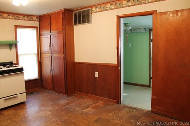 201 E 4th St, Skiatook, OK 74070 - photo 5