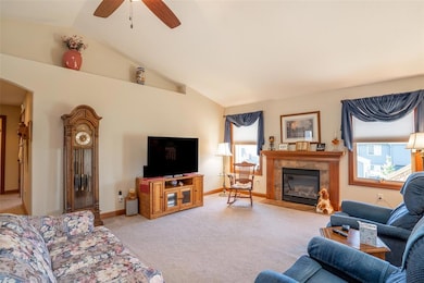 6019 Robin Rd, Pleasant Hill, IA 50327 - photo 5