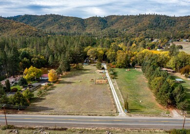 8747 Old Stage Rd, Central Point, OR 97502 - photo 2