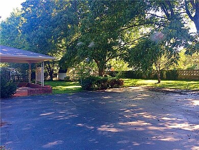 209 S Linda Dr, Shelbyville, TN 37160 - photo 2