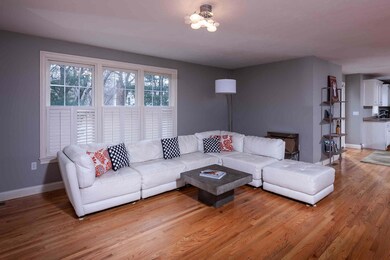 06-LivingRoom2