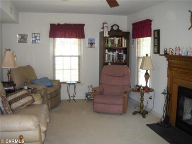 Den/Family/Great Room - Family Room with Gas Firep