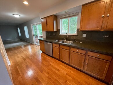 1882 Cambridge Dr, Carpentersville, IL 60110 - photo 4