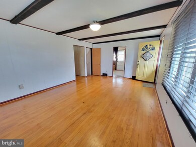 621 Glencroft Cir, Folcroft, PA 19032 - photo 6