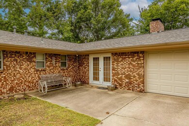 700 Oakwood Ave, Hurst, TX 76053 - photo 6