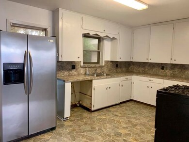 1713 13th St, Bay City, TX 77414 - photo 3