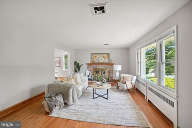 15107 Liberty Grove Dr, Burtonsville, MD 20866 - photo 5