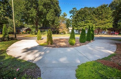 Fantastic circular driveway makes life a little ea