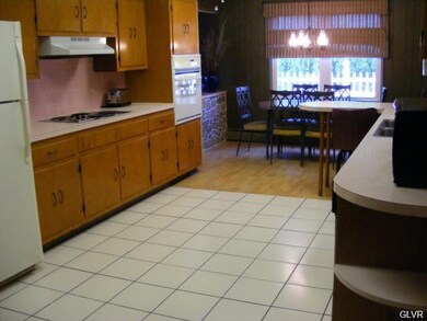 654 E Tilghman St, Allentown, PA 18109 - photo 6