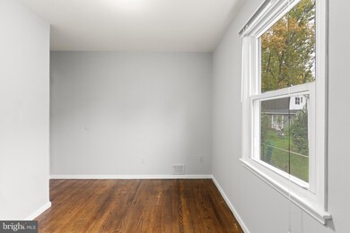 12301 Valleywood Dr, Silver Spring, MD 20902 - photo 5