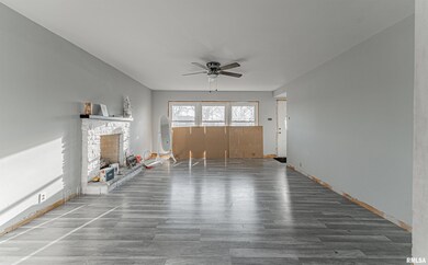 130 Bond St, Lincoln, IL 62656 - photo 3