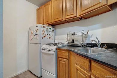 50-22 40th St unit 5A, Sunnyside, NY 11104 - photo 5