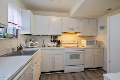 9 Robin Rd, Howell, NJ 07731 - photo 3