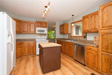 Kitchen w/Butcher Block Center Island
