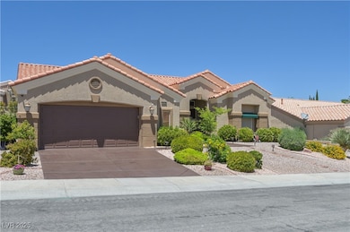 Mediterranean / spanish-style house featuring stuc