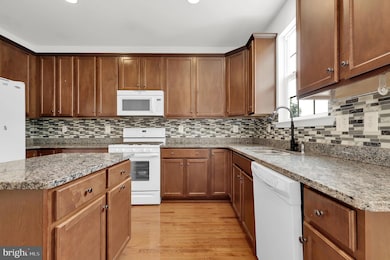 639 Cawley Dr, Frederick, MD 21703 - photo 5