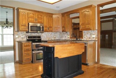 8335 Oakview Cir, Lenexa, KS 66215 - photo 3