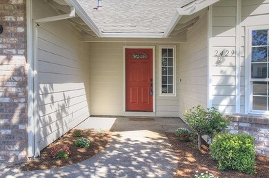 2429 Meadow Creek Dr, Medford, OR 97504 - photo 3